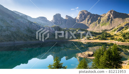 Allos lake in the morning during summer time, with mirror effect, mountains reflecting on the lake 81211953