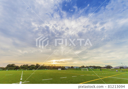 足球橄欖球地面目標棒球場日落玉川河床場 81213094