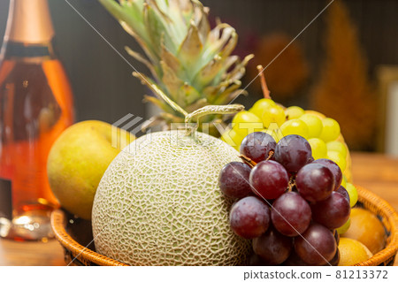 Welcome fruit in a basket Welcome fruit in a basket 81213372