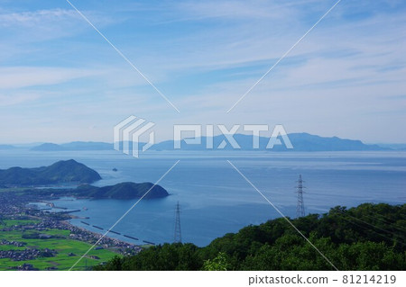 從德島縣板野町的大阪山口展望台眺望相生島和小豆島 從德島縣板野町的大阪山口展望台眺望相生島和小豆島 81214219