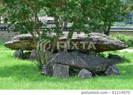 韓國全羅北道扶安郡河西面關島裡石墳群 81214970