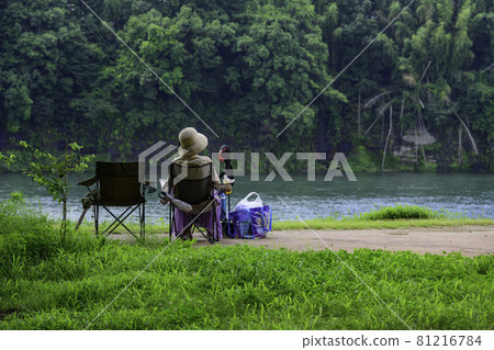 Riverbank holidays 81216784