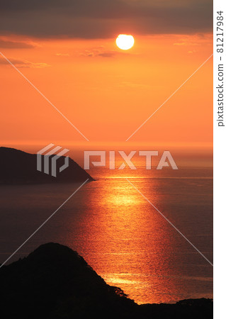 Sunset seen from Suizu parking area "Yuhi's atelier" 81217984