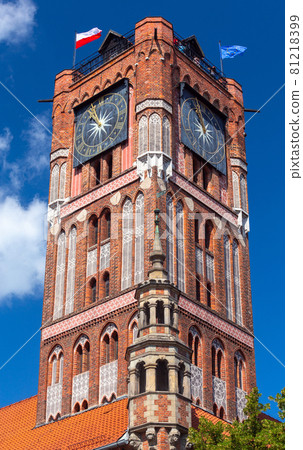 Torun. The central tower of the city hall on a sunny day. 81218399