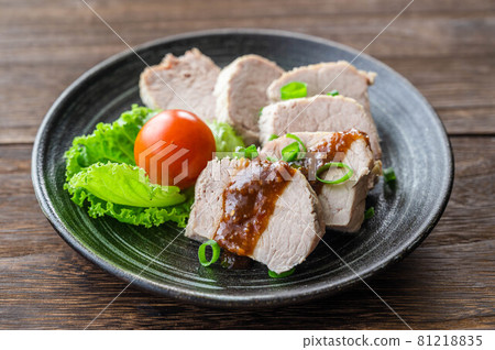 Boiled pork thigh with low calorie possum 81218835