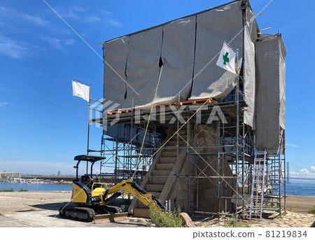 Akashi Port Old Lighthouse Under Restoration Work [Akashi City, Hyogo Prefecture] 81219834