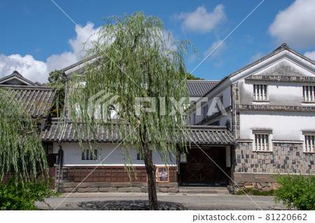 倉敷美館歷史街區：沿河而建的倉敷民俗美術館和垂柳 81220662