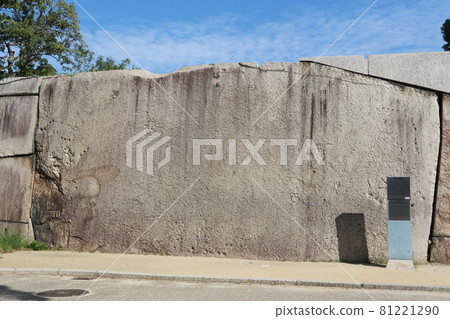 "Sakura Masu-shaped megalith" in Osaka Castle 81221290