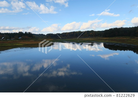 Tsugaru Fujimi Lake where the sky is reflected in Aomori Tsugaru Fujimi Lake where the sky is reflected in Aomori 81222629