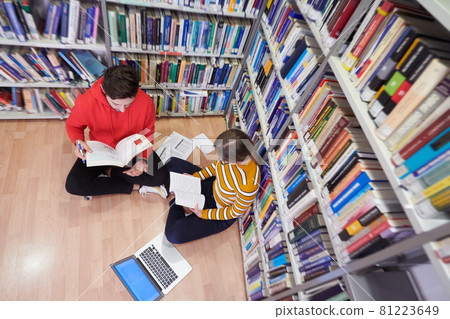 the students uses a notebook, laptop and a school library the students uses a notebook, laptop and a school library 81223649