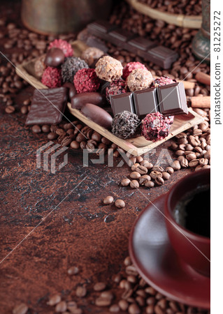 Chocolate truffles in small wooden dish Chocolate truffles in small wooden dish 81225272