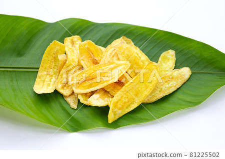 Banana slice chips on green leaves on white background 81225502