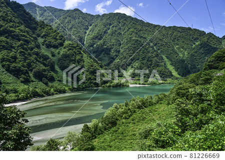 View from Kurobe Gorge Railway in summer 81226669