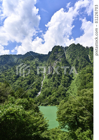 夏天的黑部峽谷,從電車上看到的六座山峰 夏天的黑部峽谷,從電車上看到的六座山峰 81226703