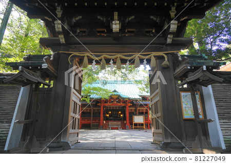 August 513 Akasaka Hikawa Shrine, Minato-ku Main shrine and tower gate, Akasaka 6-chome 81227049