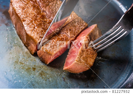 Luxury grilled steak Thick cut luxury fresh beef steak 81227932