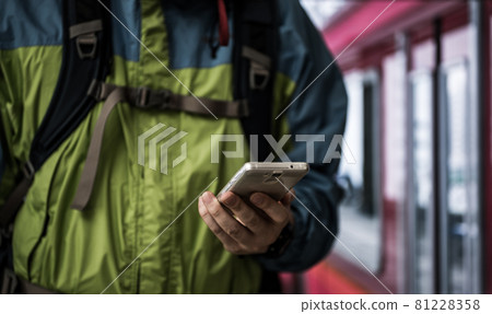 一個人乘火車出門 一個人乘火車出門 81228358