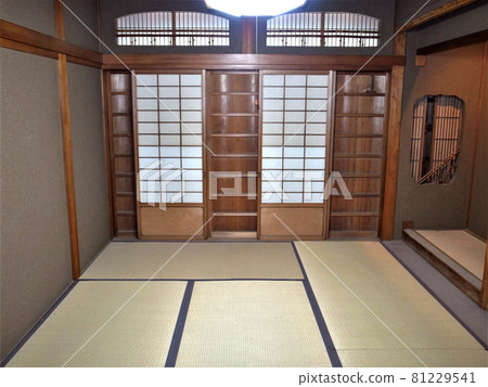 Living room of Japanese architecture in the early Showa period 81229541