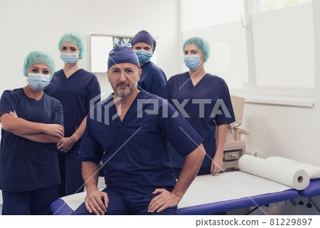 orthopedic doctor working together with his multiethnic team orthopedic doctor working together with his multiethnic team 81229897