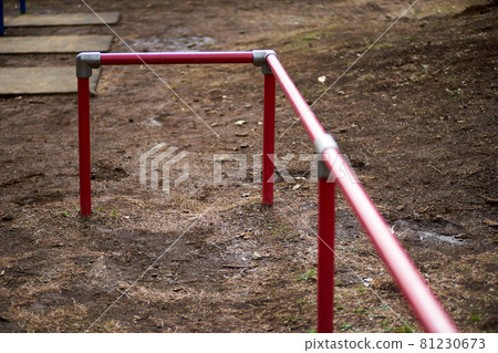 鐵柵欄、電線桿、公園 81230673