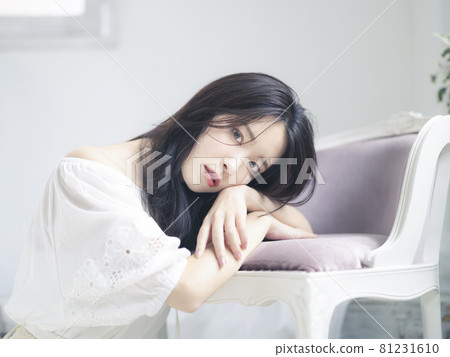 Female portrait beauty image 81231610