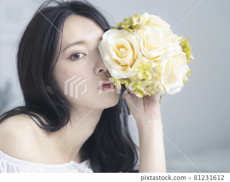 Female portrait beauty image 81231612