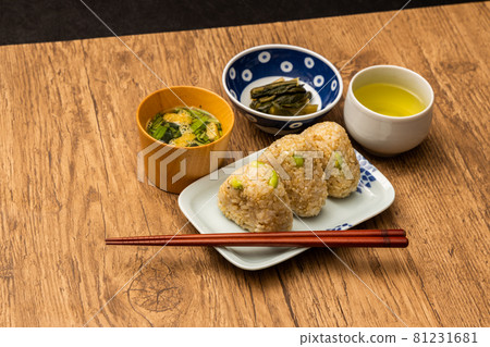 Japanese lunch brown rice rice ball Japanese lunch brown rice rice ball 81231681