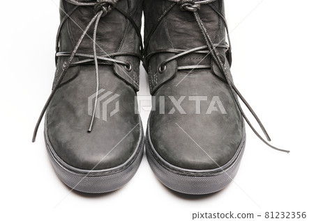 Toes of black boot shoes 81232356