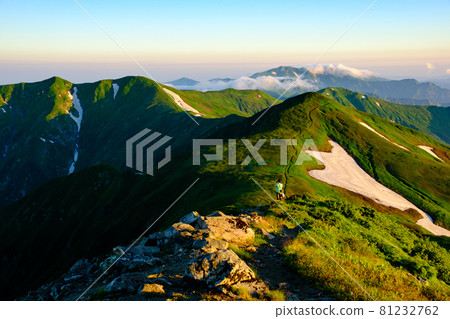 Mt. Asahi (Asahi mountain range), a famous mountain with alpine plants in full bloom and a magnificent mountain landscape woven by beautiful ridges and snowy valleys Mt. Asahi (Asahi mountain range), a famous mountain with alpine plants in full bloom and a magnificent mountain landscape woven by beautiful ridges and snowy valleys 81232762