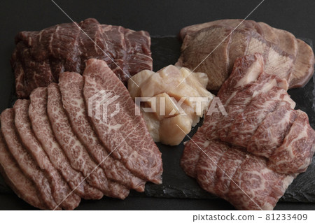 什錦烤肉:牛舌、上美濃、上排骨、上排骨、上腰 什錦烤肉:牛舌、上美濃、上排骨、上排骨、上腰 81233409