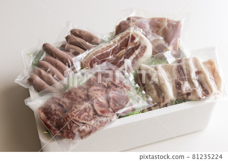 Yakiniku meat, assorted yakiniku, yakiniku set, barbecue set, several types of barbecue, 5 types, many types 81235224
