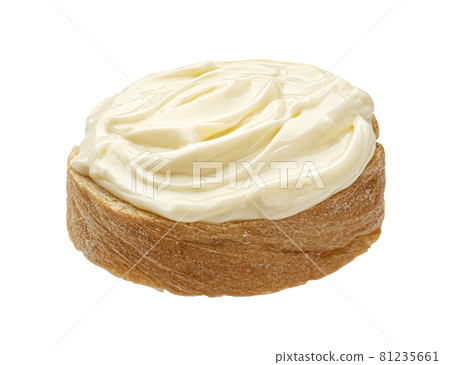 Slice of bread with cream cheese isolated on white background 81235661