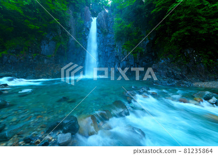 Takataru Waterfall where you can heal a beautiful waterfall Takataru Waterfall where you can heal a beautiful waterfall 81235864