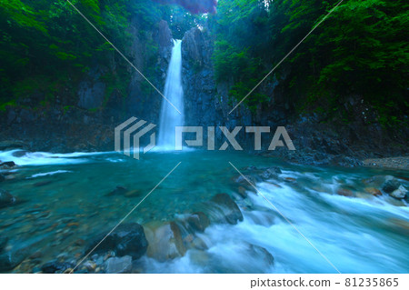 Takataru Waterfall where you can heal a beautiful waterfall Takataru Waterfall where you can heal a beautiful waterfall 81235865