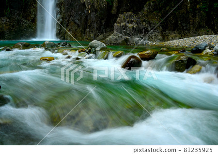 Takataru Waterfall where you can heal a beautiful waterfall 81235925