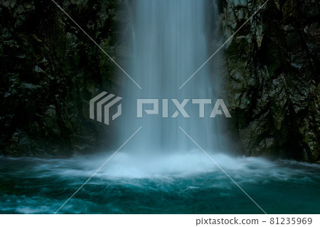 Takataru Waterfall where you can heal a beautiful waterfall 81235969