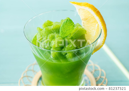 檸檬水配薄荷 Limonana 81237321
