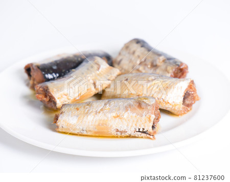 Boiled sardines 81237600