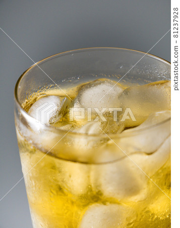 Green tea high tea split 81237928