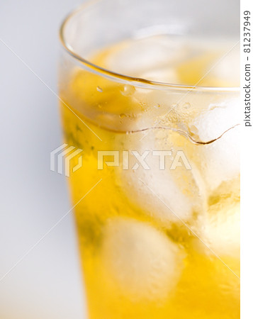 Green tea high tea split 81237949