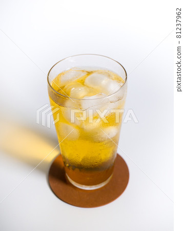 Green tea high tea split 81237962