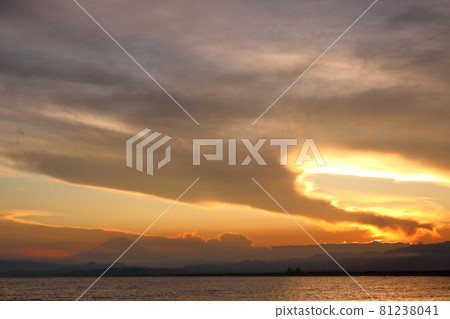 Mt. Fuji at dusk (taken from Katase Nishihama beach in Enoshima) Mt. Fuji at dusk (taken from Katase Nishihama beach in Enoshima) 81238041