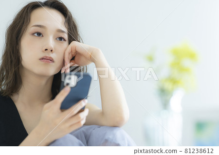 Female smartphone 81238612