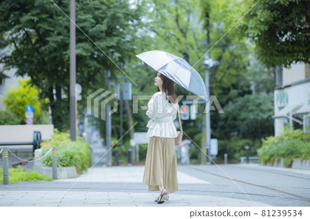 多雨的女人 81239534
