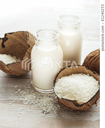 Fresh coconut milk 81240255