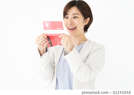女商人存摺微笑補充收入 女商人存摺微笑補充收入 81241038