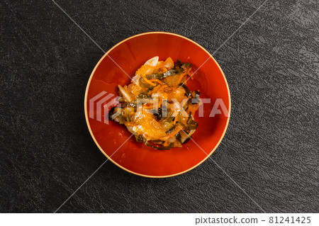 典型的新年菜日本料理新年菜（OSECHI） 81241425