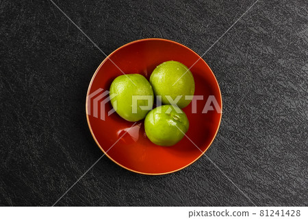 典型的新年菜日本料理新年菜（OSECHI） 81241428