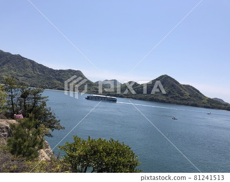 《從兔子島(奧野島)出發的海、山、樹、藍天的風景》(廣島縣竹原市) 《從兔子島(奧野島)出發的海、山、樹、藍天的風景》(廣島縣竹原市) 81241513