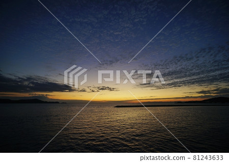 黃昏傍晚的天空和大海/初秋 黃昏傍晚的天空和大海/初秋 81243633